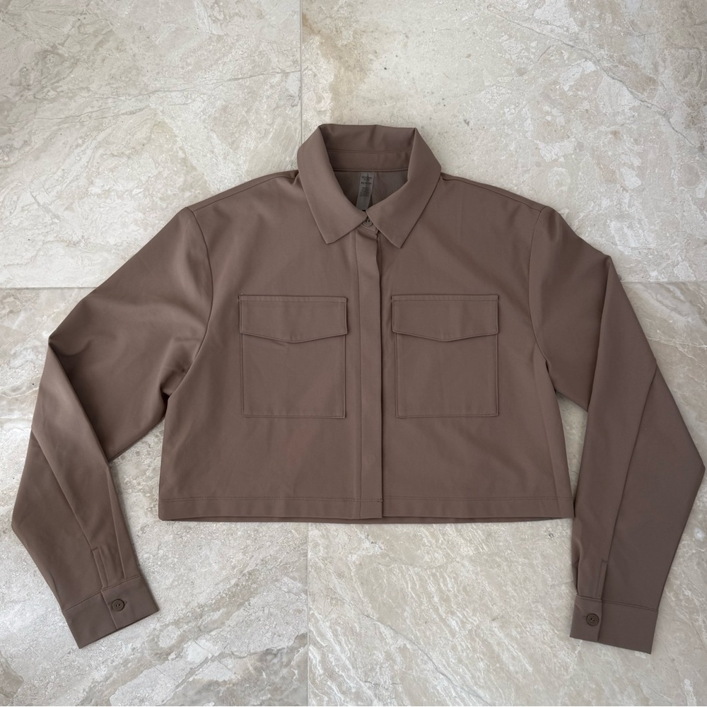 NWOT Beyond Yoga Jacket Midtown Cropped XS khaki - Picture 3 of 6